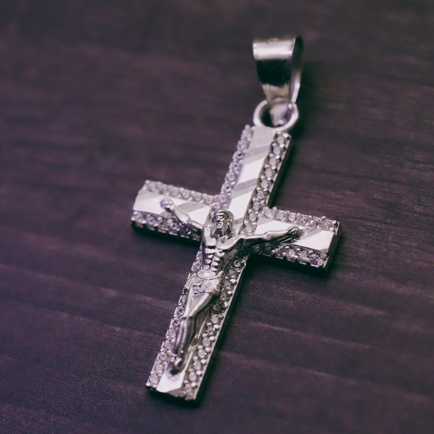 Cruz Espiga Mini diamantada con Piedra Con Cristo de Plata 925