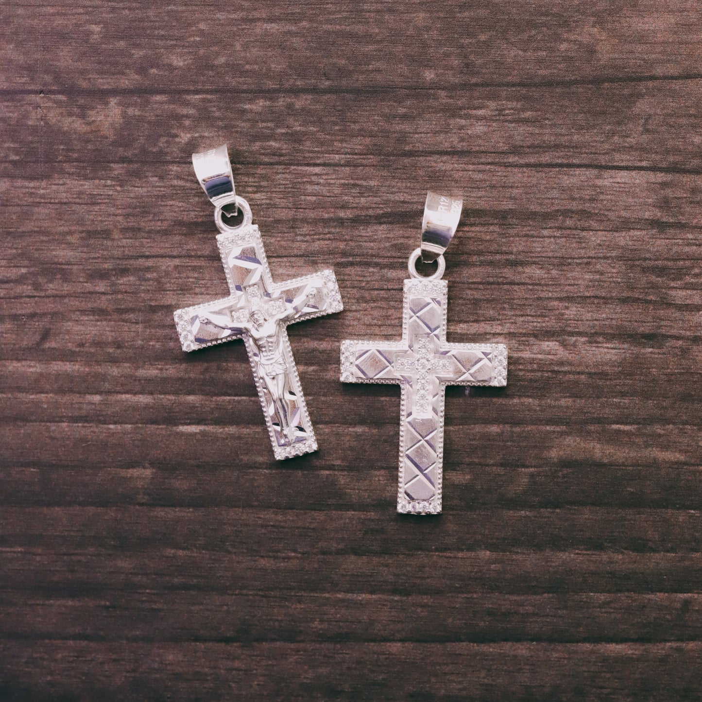 Cruz Doble Mini diamantada con Piedra Con Cristo de Plata 925