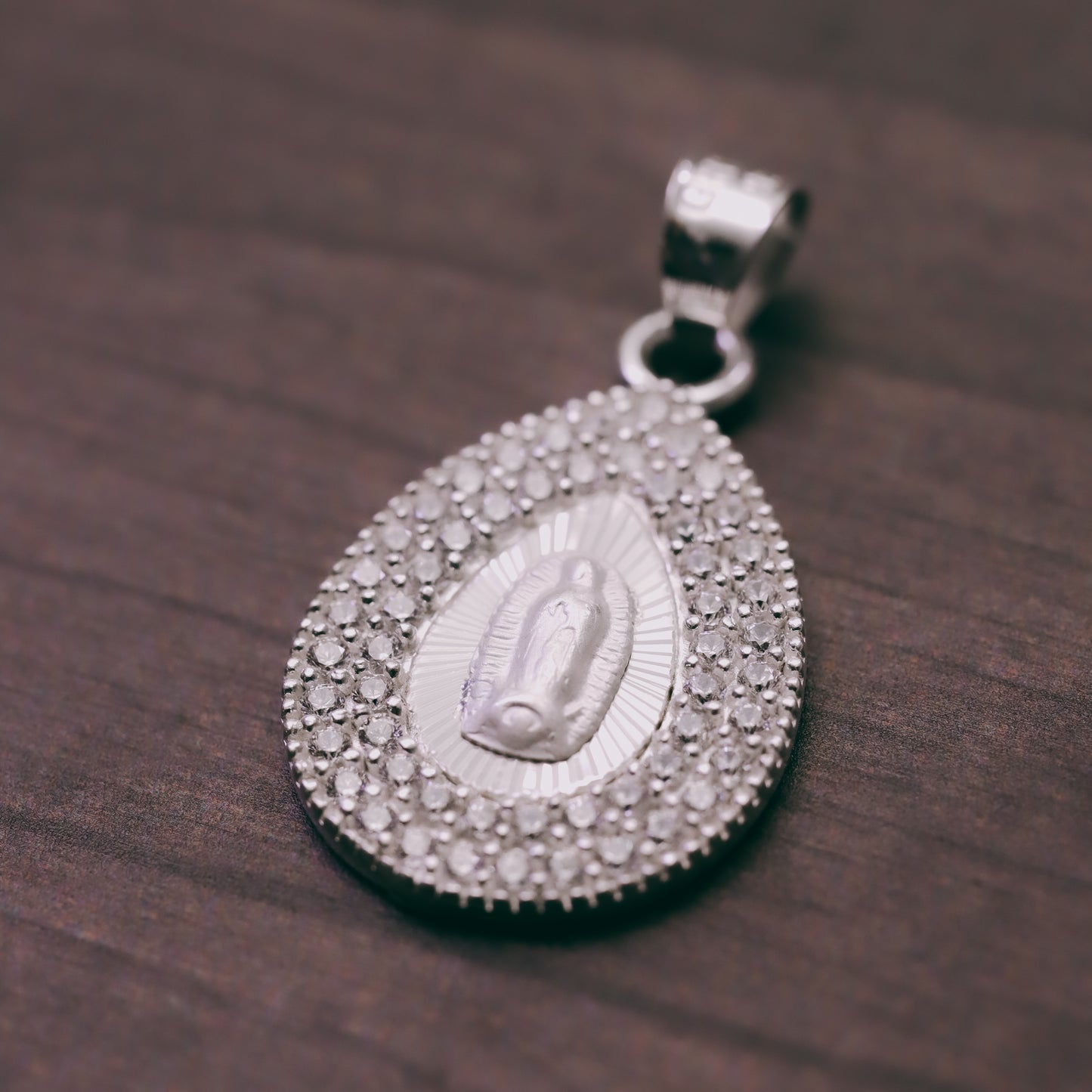 Medalla Gota Doble de la Virgen de Guadalupe con Piedra de Plata 925