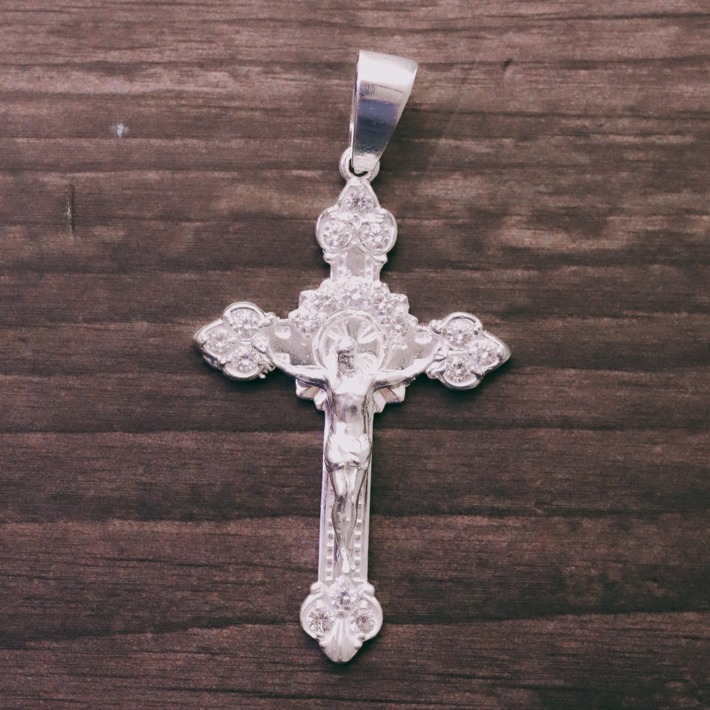 Cruz Ornamental Mini diamantada con Piedra Con Cristo de Plata 925
