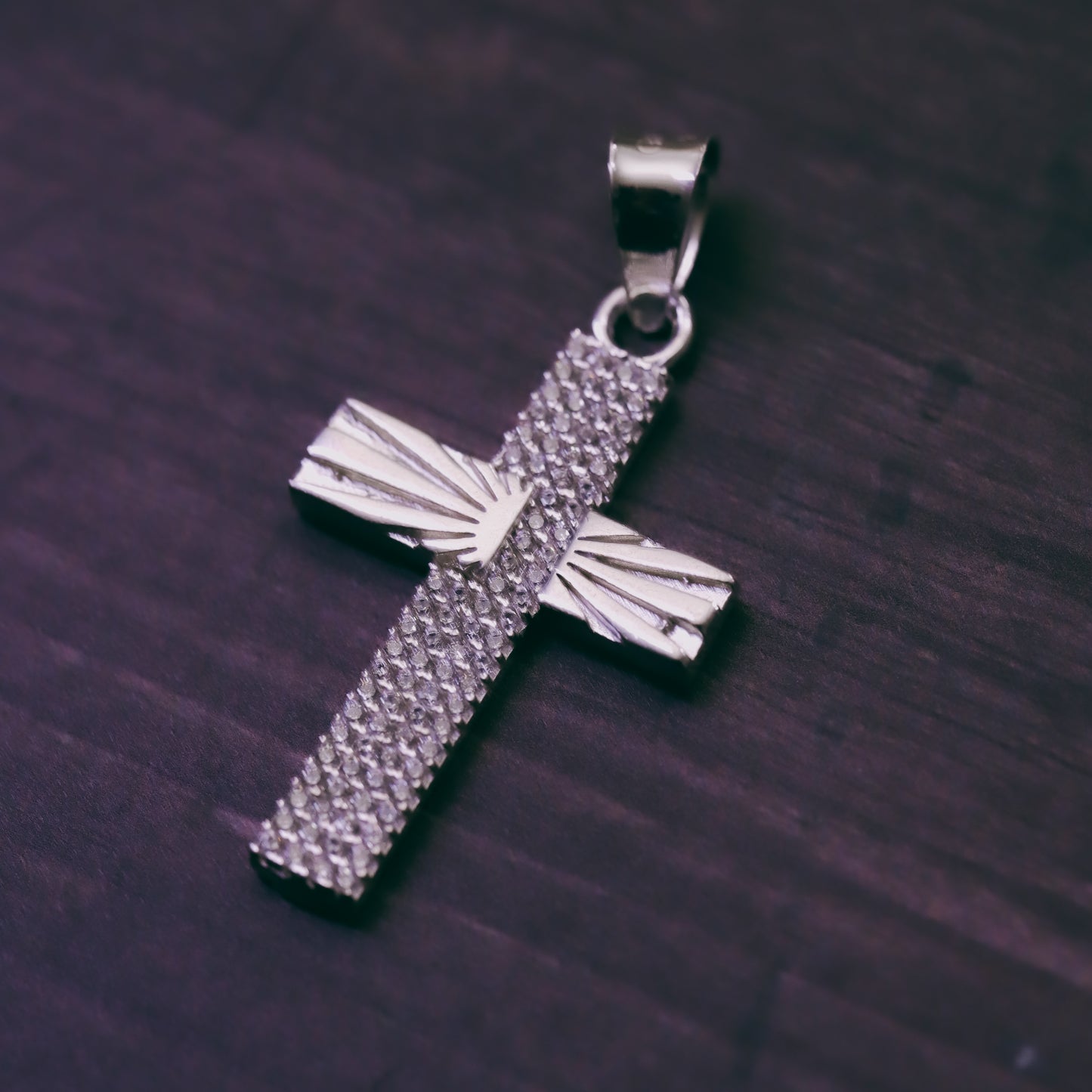 Cruz Solar Mini diamantada con Piedra Sin Cristo de Plata 925