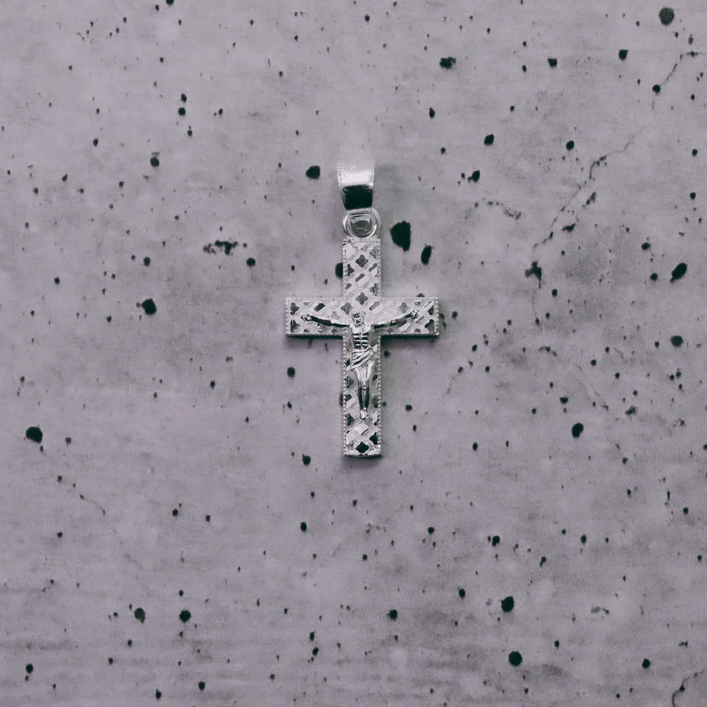 Cruz de Rombos Mini diamantada Con Cristo de Plata 925